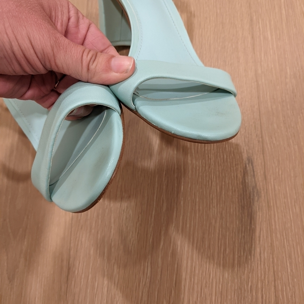 Light teal heels - Picture 2 of 9